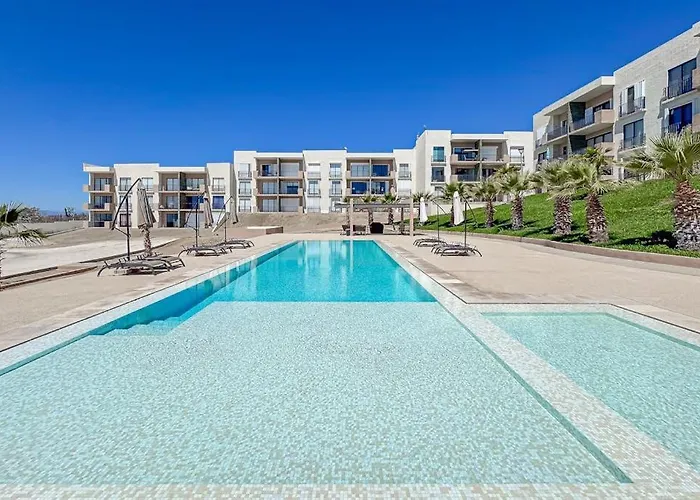 Bright And Modern W/ Balcony, Shared Pool, A/c, Minutes To & Town Cabo San Lucas