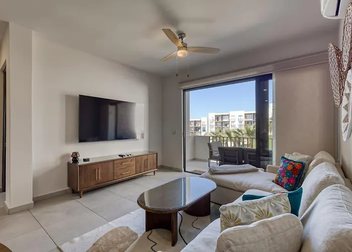 Bright And Modern W/ Balcony, Shared Pool, A/c, Minutes To & Town Cabo San Lucas