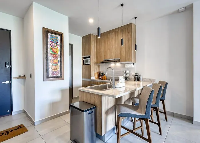 Сasa de vacaciones Bright And Modern W/ Balcony, Shared Pool, A/c, Minutes To & Town Cabo San Lucas
