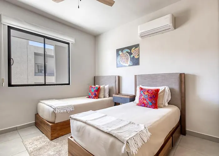 Bright And Modern W/ Balcony, Shared Pool, A/c, Minutes To & Town Сasa de vacaciones