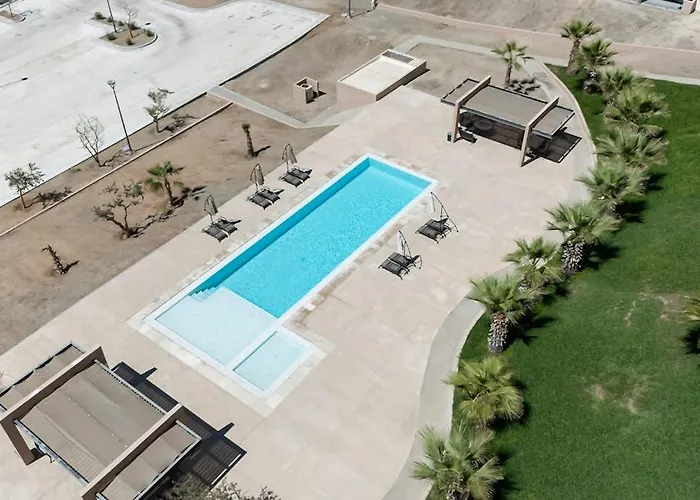 Bright And Modern W/ Balcony, Shared Pool, A/c, Minutes To & Town Сasa de vacaciones