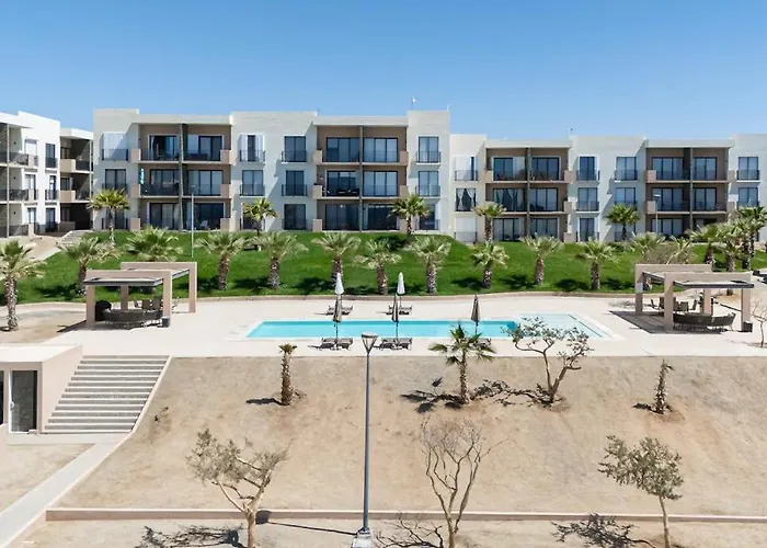 Bright And Modern W/ Balcony, Shared Pool, A/c, Minutes To & Town Сasa de vacaciones